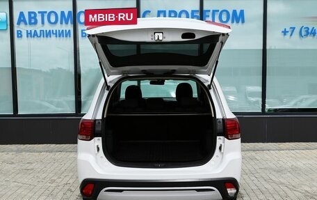 Mitsubishi Outlander III рестайлинг 3, 2018 год, 2 305 000 рублей, 21 фотография