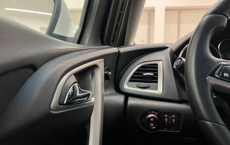 Opel Astra J, 2011 год, 615 000 рублей, 28 фотография