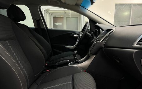 Opel Astra J, 2011 год, 615 000 рублей, 32 фотография