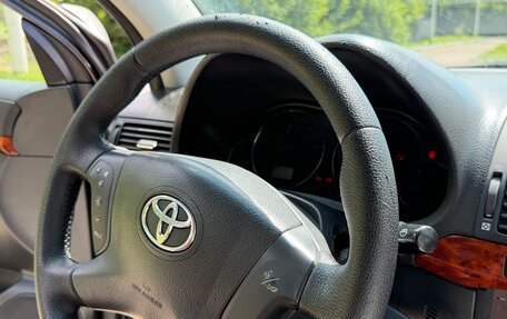 Toyota Avensis III рестайлинг, 2004 год, 620 000 рублей, 16 фотография