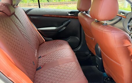Toyota Avensis III рестайлинг, 2004 год, 620 000 рублей, 18 фотография
