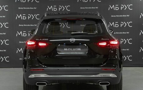 Mercedes-Benz GLA, 2024 год, 6 000 000 рублей, 4 фотография