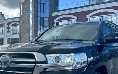 Toyota Land Cruiser 200, 2018 год, 6 200 000 рублей, 2 фотография