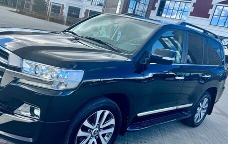 Toyota Land Cruiser 200, 2018 год, 6 200 000 рублей, 3 фотография