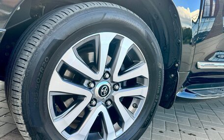 Toyota Land Cruiser 200, 2018 год, 6 200 000 рублей, 4 фотография