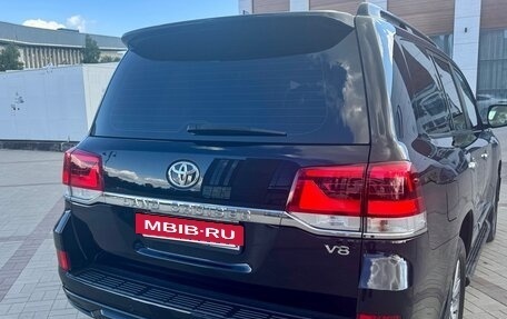 Toyota Land Cruiser 200, 2018 год, 6 200 000 рублей, 8 фотография