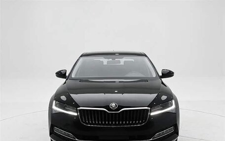 Skoda Superb III рестайлинг, 2023 год, 2 378 000 рублей, 2 фотография