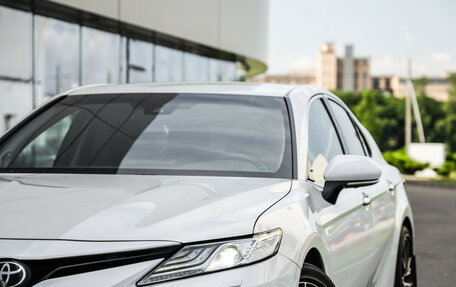 Toyota Camry, 2021 год, 3 700 000 рублей, 2 фотография