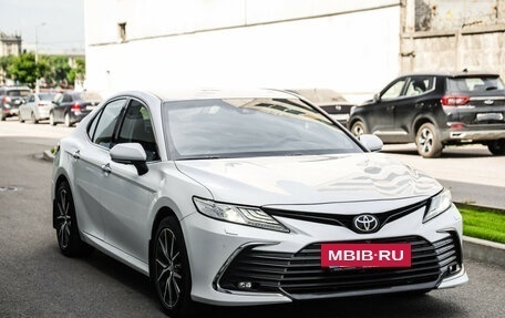 Toyota Camry, 2021 год, 3 700 000 рублей, 6 фотография
