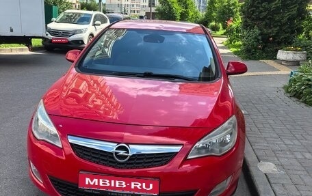 Opel Astra J, 2011 год, 600 000 рублей, 1 фотография