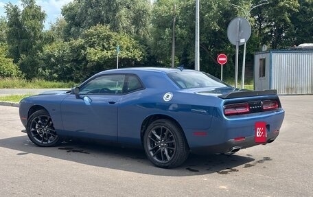 Dodge Challenger III рестайлинг 2, 2021 год, 4 500 000 рублей, 5 фотография