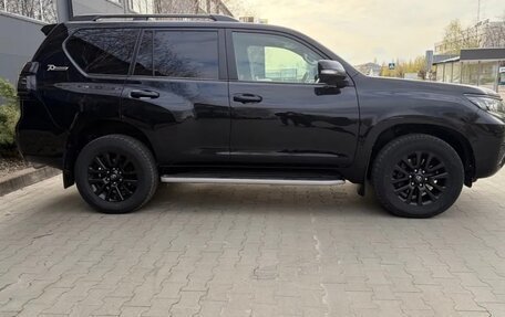 Toyota Land Cruiser Prado 150 рестайлинг 2, 2021 год, 7 000 000 рублей, 6 фотография