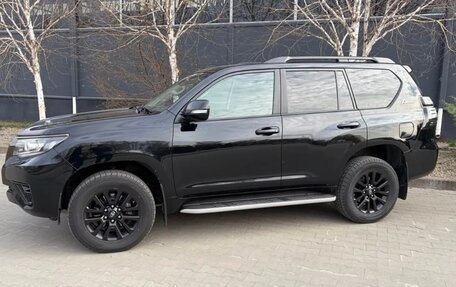 Toyota Land Cruiser Prado 150 рестайлинг 2, 2021 год, 7 000 000 рублей, 5 фотография