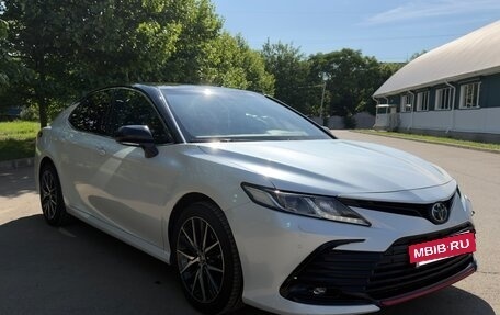 Toyota Camry, 2021 год, 3 350 000 рублей, 2 фотография