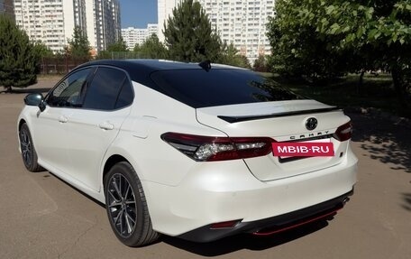 Toyota Camry, 2021 год, 3 350 000 рублей, 5 фотография