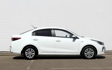 KIA Rio IV, 2018 год, 1 400 000 рублей, 4 фотография