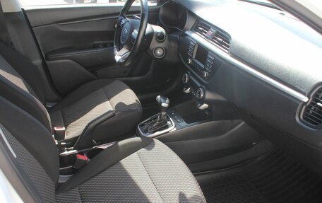 KIA Rio IV, 2018 год, 1 400 000 рублей, 12 фотография