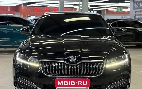 Skoda Superb III рестайлинг, 2026 год, 2 700 000 рублей, 2 фотография