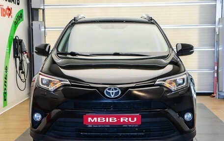 Toyota RAV4, 2018 год, 1 990 000 рублей, 2 фотография