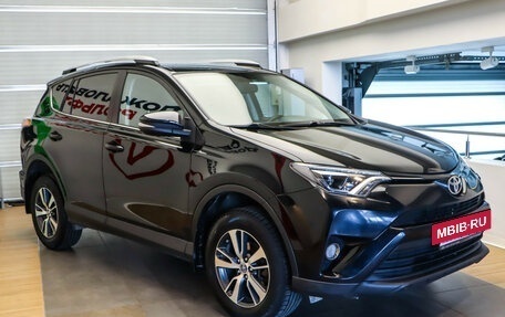 Toyota RAV4, 2018 год, 1 990 000 рублей, 3 фотография
