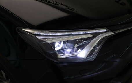Toyota RAV4, 2018 год, 1 990 000 рублей, 27 фотография