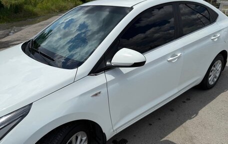 Hyundai Solaris II рестайлинг, 2019 год, 1 200 000 рублей, 2 фотография
