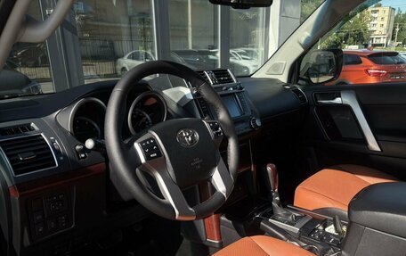 Toyota Land Cruiser Prado 150 рестайлинг 2, 2016 год, 3 200 000 рублей, 5 фотография