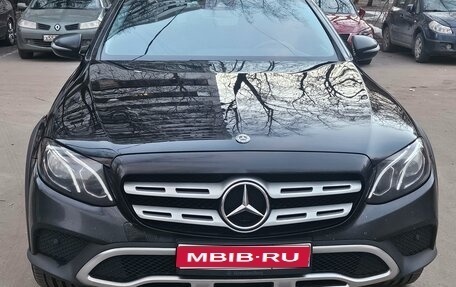 Mercedes-Benz E-Класс, 2018 год, 2 700 000 рублей, 1 фотография