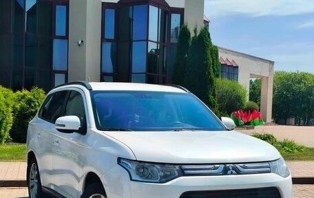Mitsubishi Outlander III рестайлинг 3, 2013 год, 1 450 000 рублей, 1 фотография