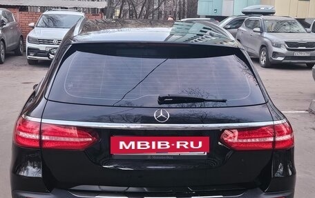 Mercedes-Benz E-Класс, 2018 год, 2 700 000 рублей, 3 фотография