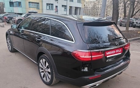 Mercedes-Benz E-Класс, 2018 год, 2 700 000 рублей, 2 фотография