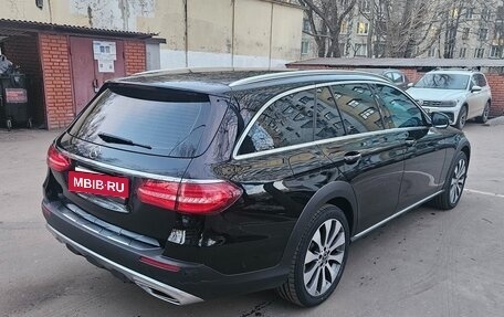 Mercedes-Benz E-Класс, 2018 год, 2 700 000 рублей, 4 фотография