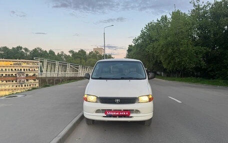 Toyota HiAce, 2002 год, 899 000 рублей, 1 фотография