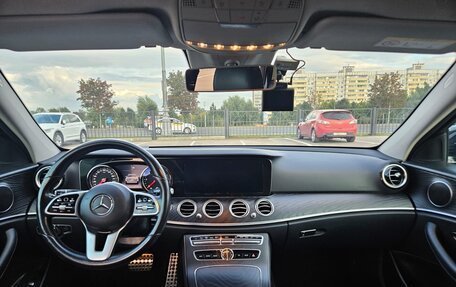 Mercedes-Benz E-Класс, 2018 год, 2 700 000 рублей, 14 фотография