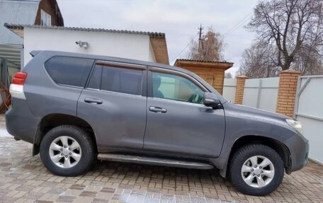 Toyota Land Cruiser Prado 150 рестайлинг 2, 2011 год, 2 300 000 рублей, 3 фотография