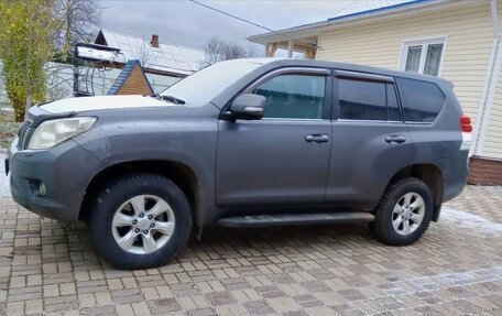 Toyota Land Cruiser Prado 150 рестайлинг 2, 2011 год, 2 300 000 рублей, 4 фотография