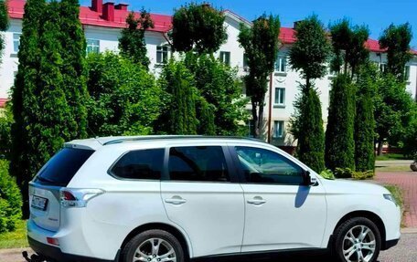 Mitsubishi Outlander III рестайлинг 3, 2013 год, 1 450 000 рублей, 8 фотография