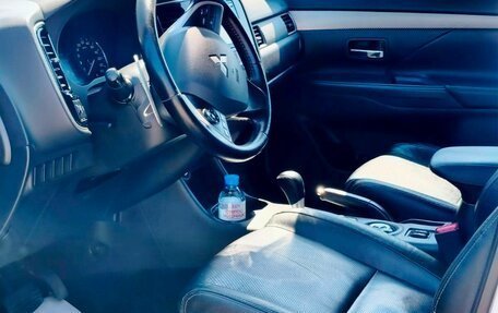 Mitsubishi Outlander III рестайлинг 3, 2013 год, 1 450 000 рублей, 10 фотография