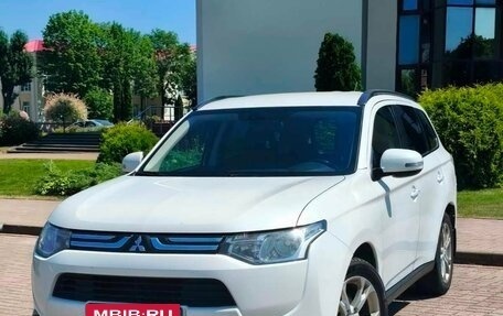 Mitsubishi Outlander III рестайлинг 3, 2013 год, 1 450 000 рублей, 2 фотография