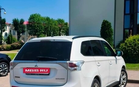 Mitsubishi Outlander III рестайлинг 3, 2013 год, 1 450 000 рублей, 6 фотография