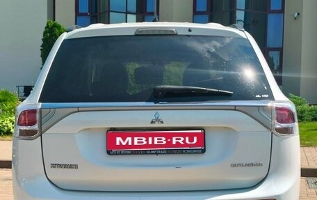 Mitsubishi Outlander III рестайлинг 3, 2013 год, 1 450 000 рублей, 4 фотография