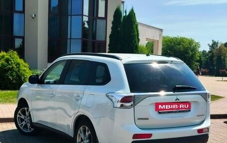 Mitsubishi Outlander III рестайлинг 3, 2013 год, 1 450 000 рублей, 5 фотография