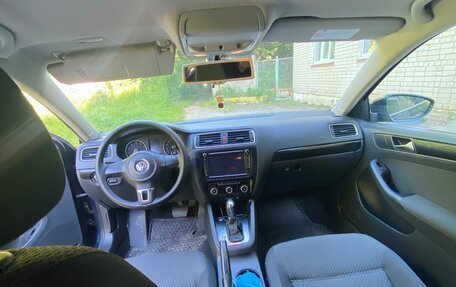 Volkswagen Jetta VI, 2011 год, 830 000 рублей, 6 фотография