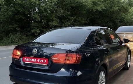 Volkswagen Jetta VI, 2011 год, 830 000 рублей, 7 фотография