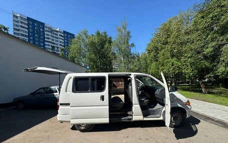 Toyota HiAce, 2002 год, 899 000 рублей, 4 фотография