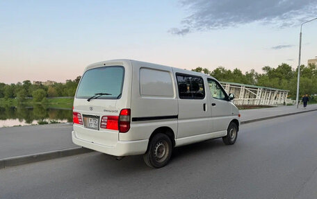 Toyota HiAce, 2002 год, 899 000 рублей, 3 фотография