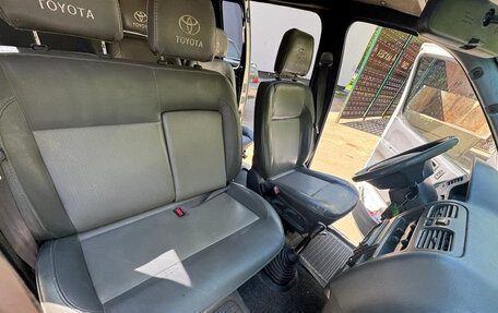 Toyota HiAce, 2002 год, 899 000 рублей, 9 фотография