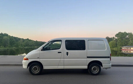 Toyota HiAce, 2002 год, 899 000 рублей, 6 фотография