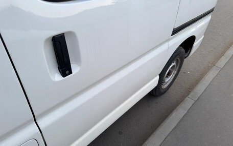 Toyota HiAce, 2002 год, 899 000 рублей, 18 фотография