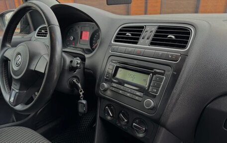 Volkswagen Polo VI (EU Market), 2011 год, 500 000 рублей, 16 фотография